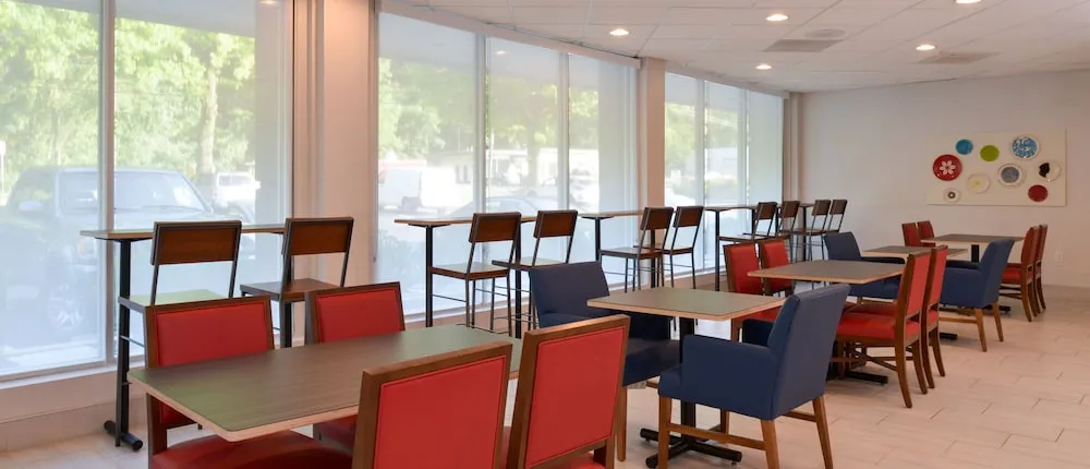 Towson Place Hotel, Towson