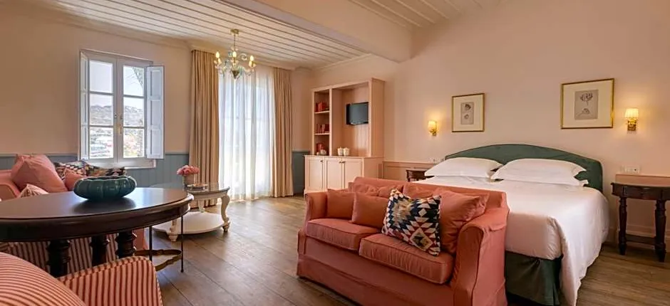 Dorion Hotel