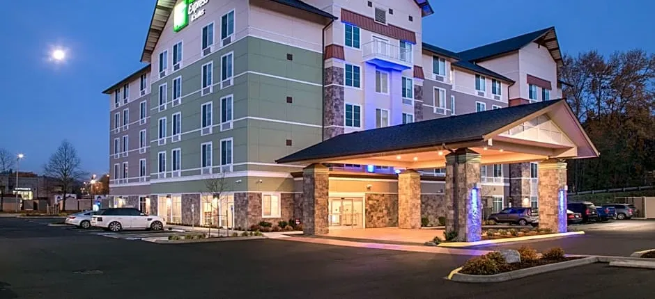 Holiday Inn Express & Suites Seattle South - Tukwila By IHG