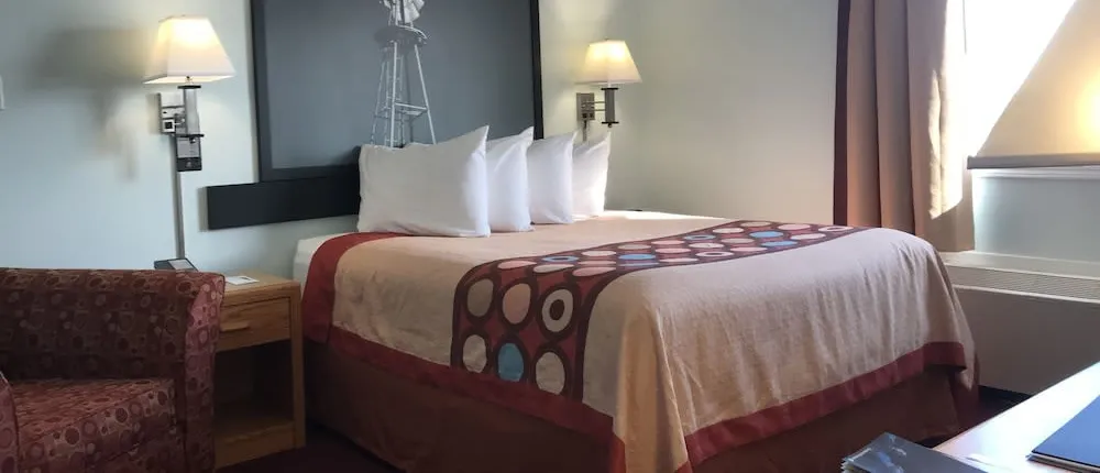 Super 8 by Wyndham Kindersley