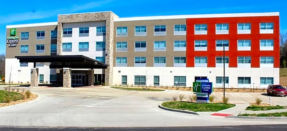 Holiday Inn Express & Suites Warrensburg North by IHG