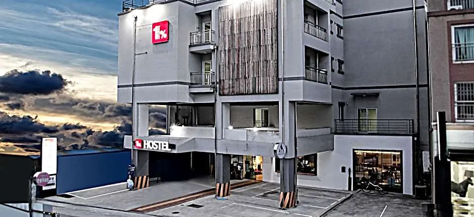 1% HOSTEL