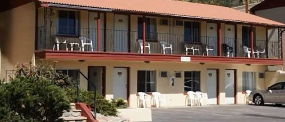 Spanish Trails Inn and Suites