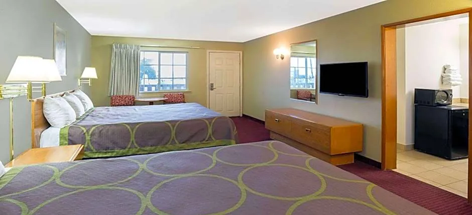 Super 8 by Wyndham Crescent City