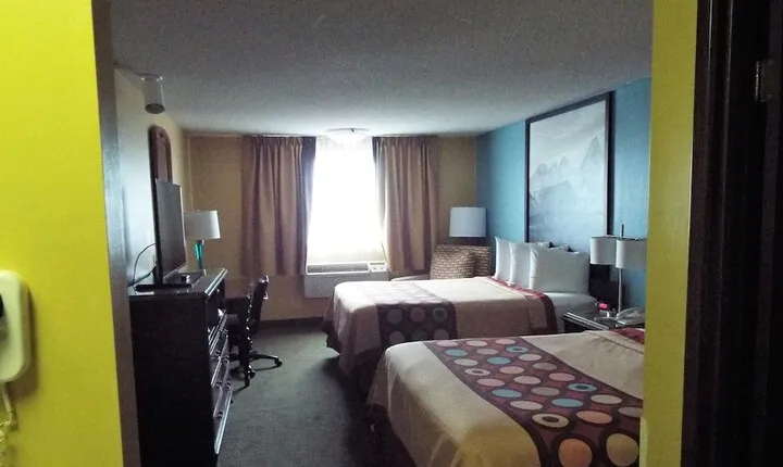 Super 8 by Wyndham Casper East / Evansville