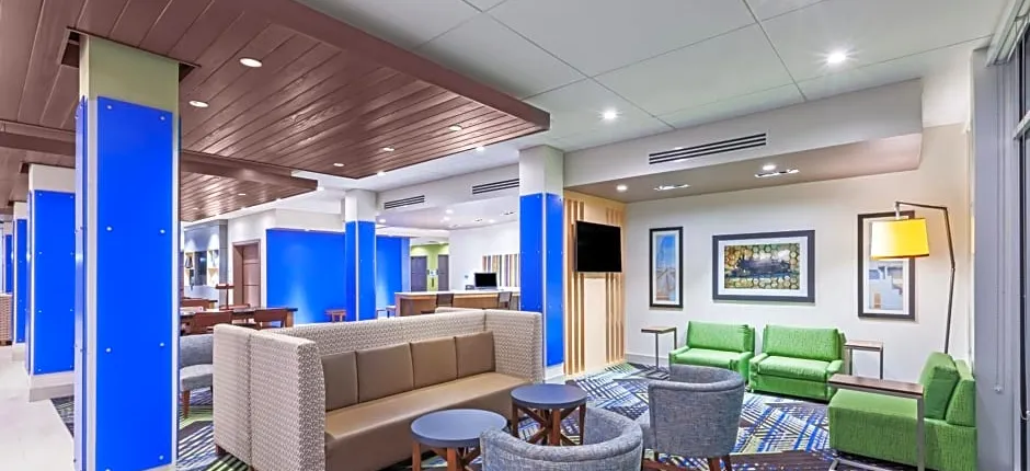 Holiday Inn Express and Suites Chanute By IHG