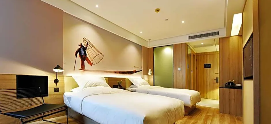 Urban Rosa Cafe & Inn