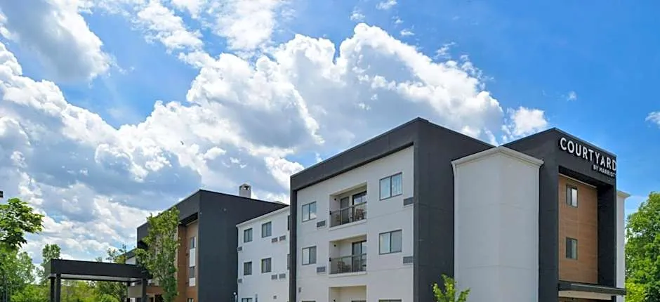 Courtyard by Marriott Detroit Utica