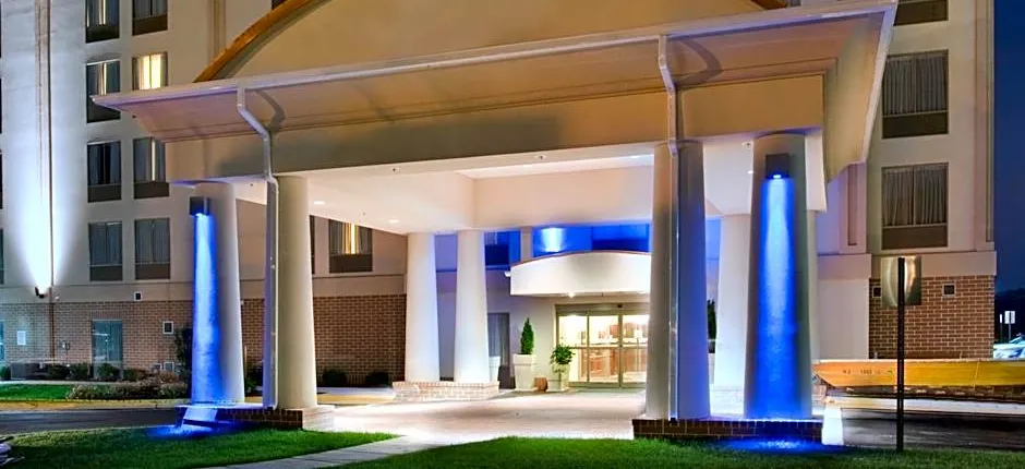 Holiday Inn Express Hotel & Suites Fredericksburg By IHG