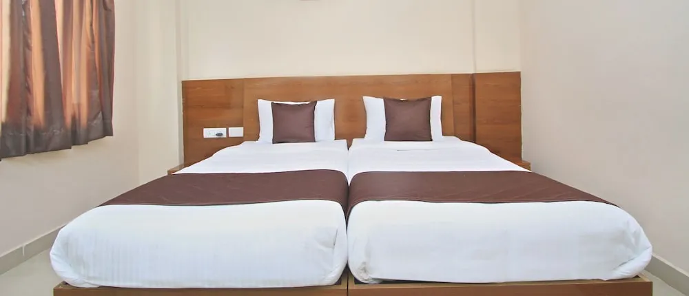 OYO 23743 Hotel Nash Inn