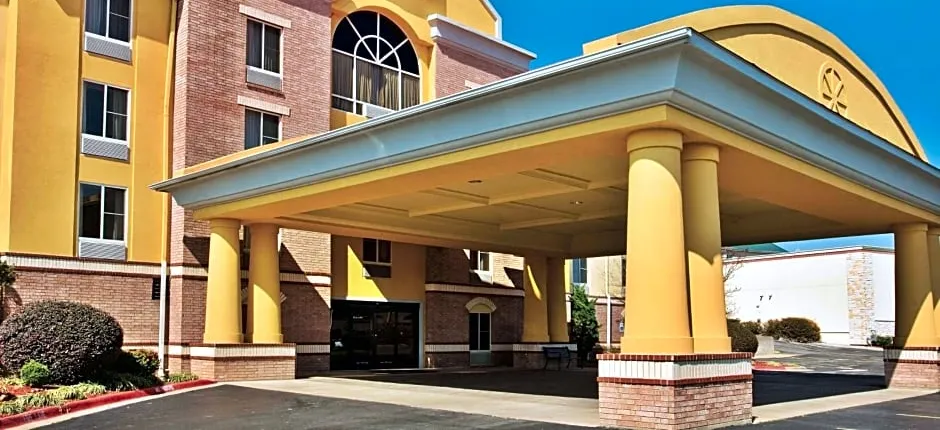 La Quinta Inn & Suites by Wyndham Hot Springs