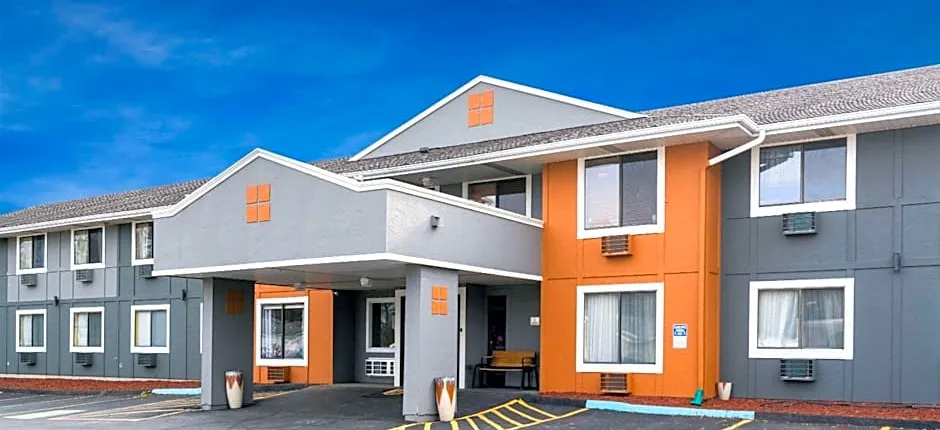 Super 8 by Wyndham Rochester Mayo Clinic Area