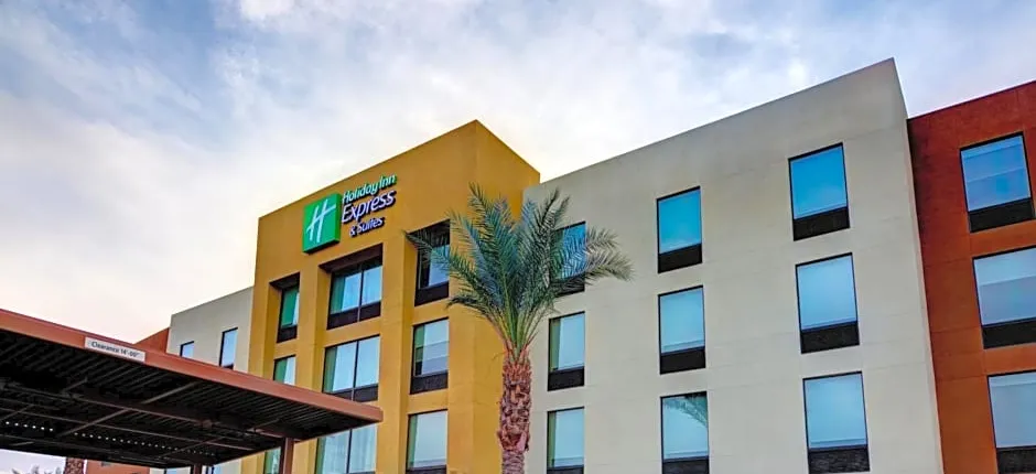 Holiday Inn Express & Suites North Phoenix/Scottsdale By IHG