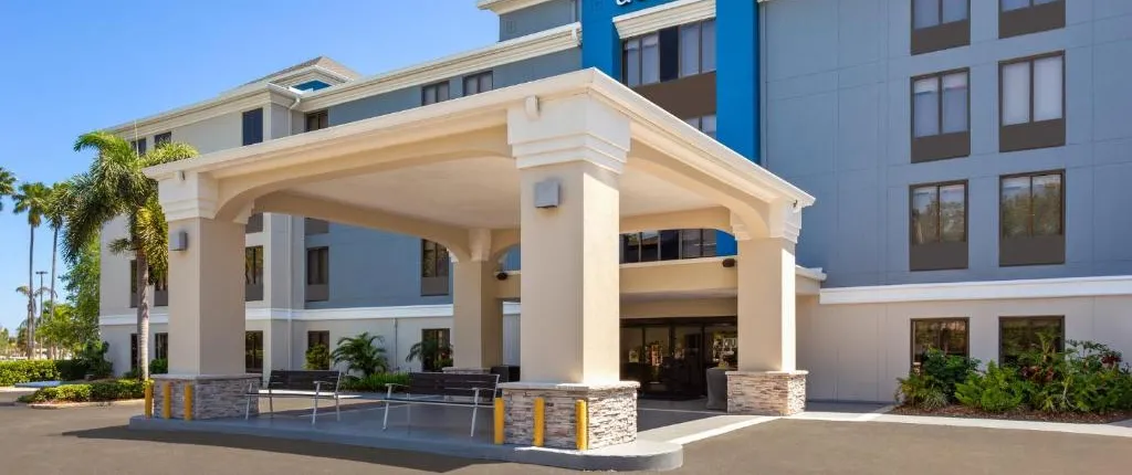 Holiday Inn Express Hotel & Suites Tampa-Rocky Point Island, an IHG Hotel