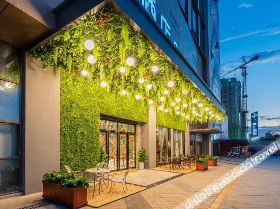 Campanile Hotel (Chengdu Convention and Exhibition Center Qilong Metro Station)