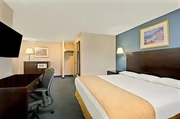 Super 8 Milford/New Haven