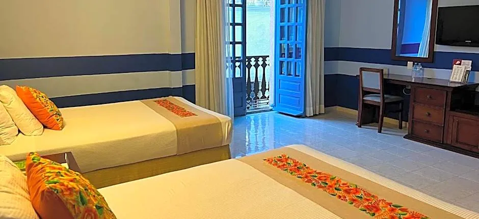 Hotel Plaza Colonial