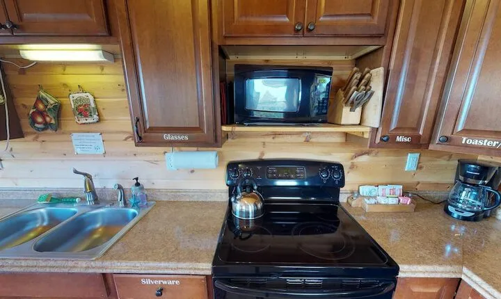 White Cabin Cozy Secluded Cabin