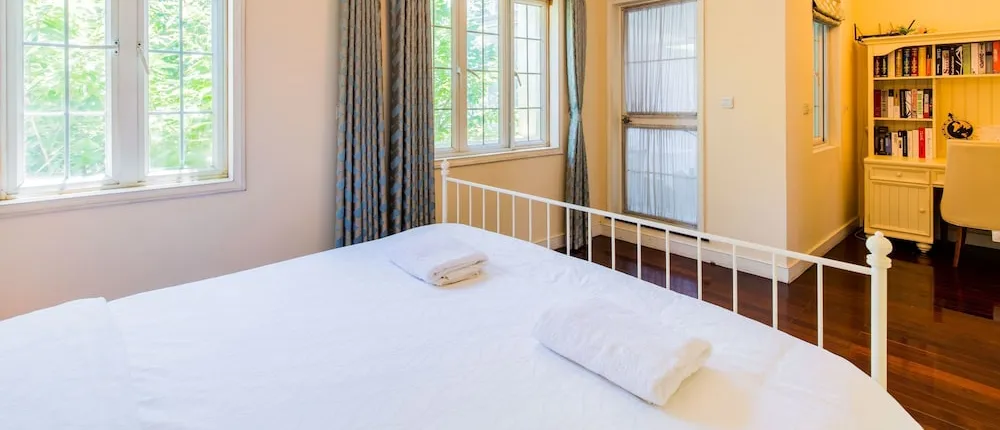 Cambridge Villa with 5 BRs