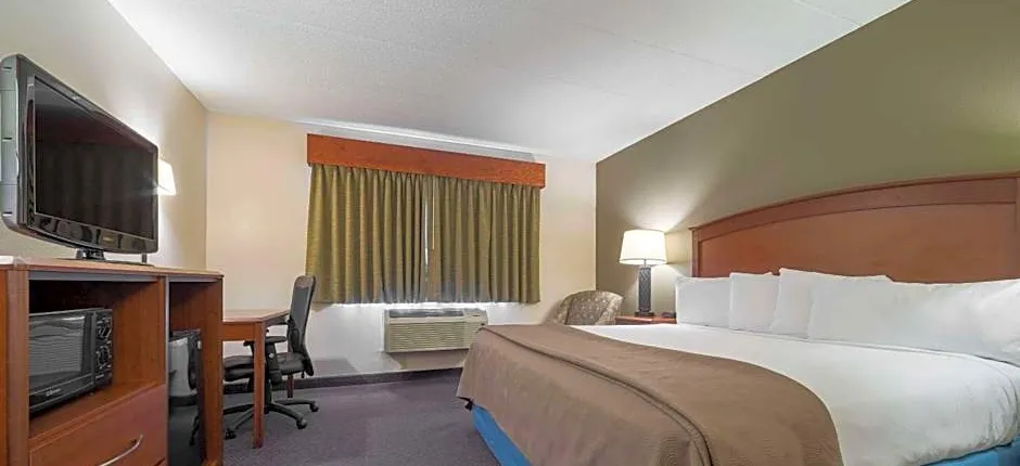 AmericInn by Wyndham Hutchinson