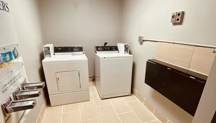 Super 8 by Wyndham Lawrence KU