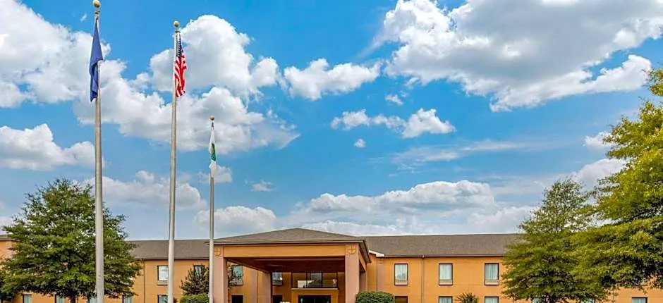 Quality Inn & Suites Benton - Draffenville