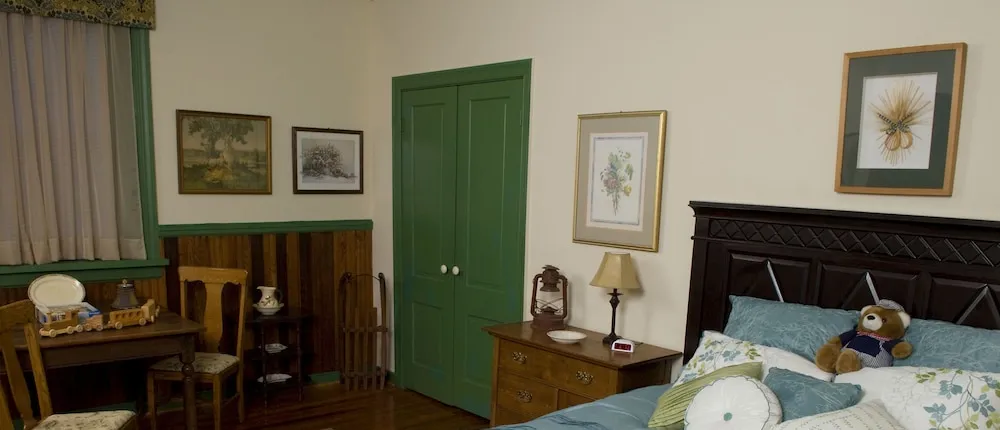 The Tinder Guest House