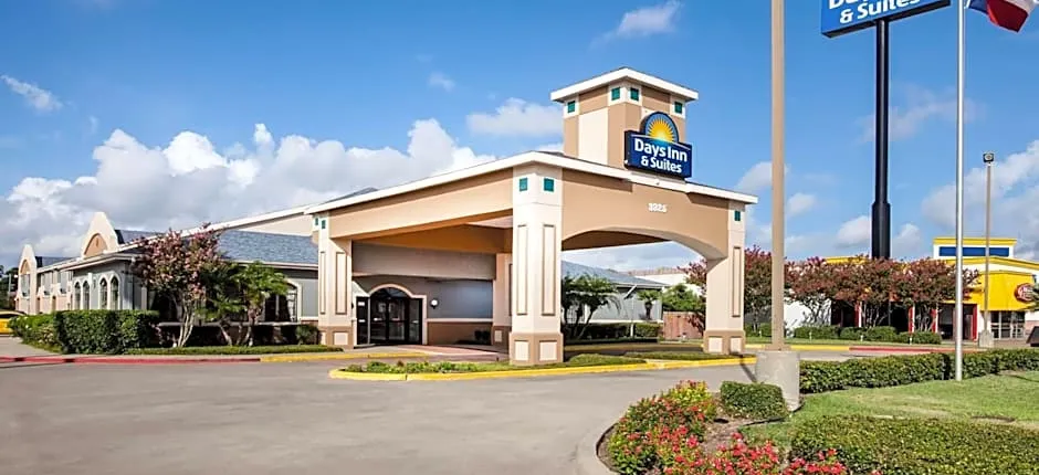 Days Inn & Suites by Wyndham Corpus Christi Central
