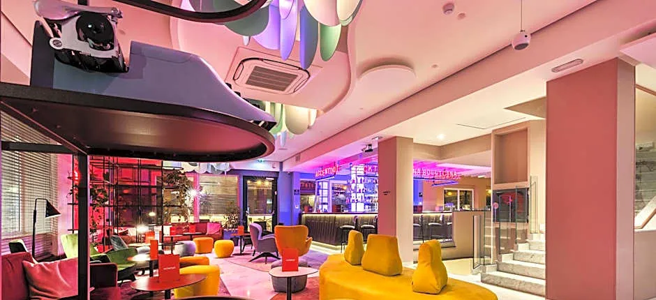 Adesso Hotel