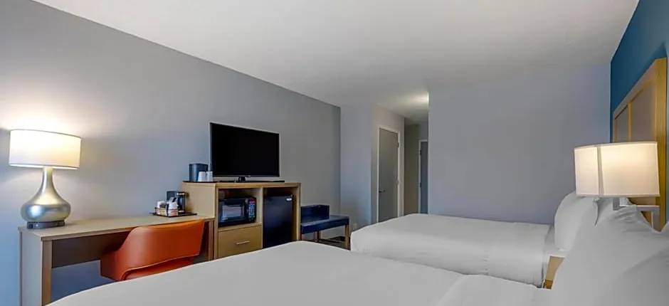 Comfort Inn & Suites Alexandria West