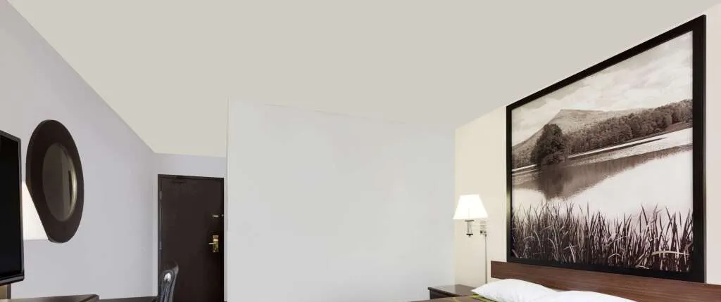 Super 8 by Wyndham Waynesboro