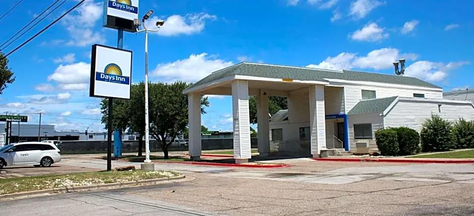Days Inn by Wyndham Waco University Area