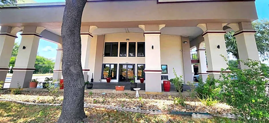 Days Inn by Wyndham San Marcos