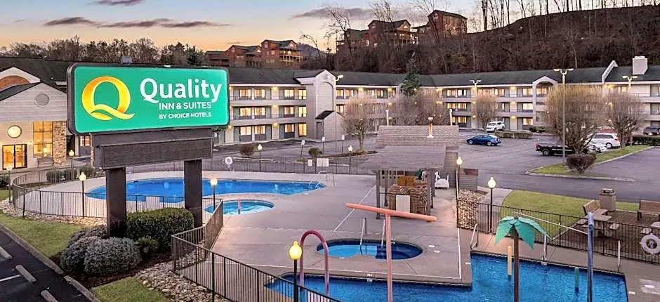 Quality Inn & Suites At Dollywood Lane