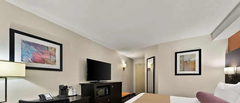 Best Western Plus Toronto North York Hotel & Suites