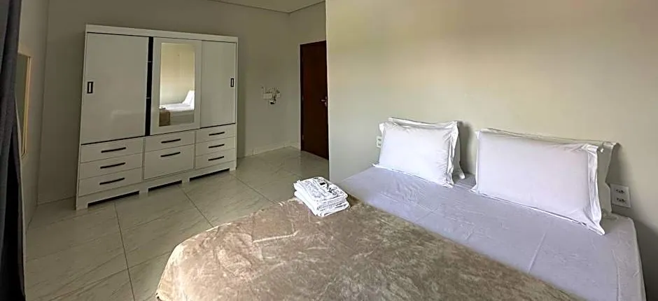 Apartamento completo para quatro pessoas ou um quarto com sala e cozinha para duas pessoas