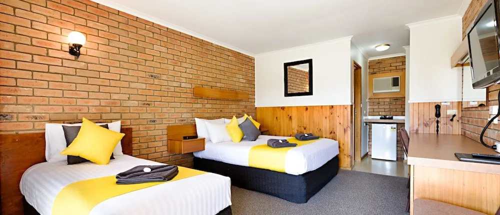 Statesman Motor Inn