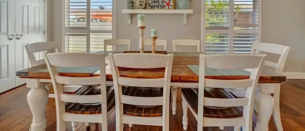 The Crown House 4b Pool Home 6 Mins to IR Beach