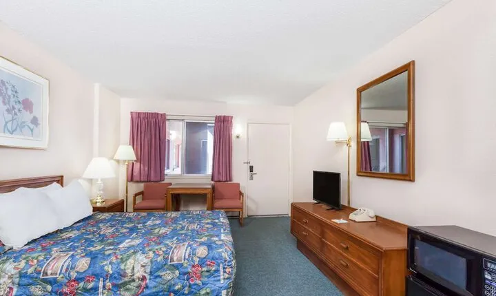 Days Inn by Wyndham Burns