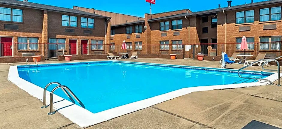 Red Roof Inn & Suites Lexington - Hamburg