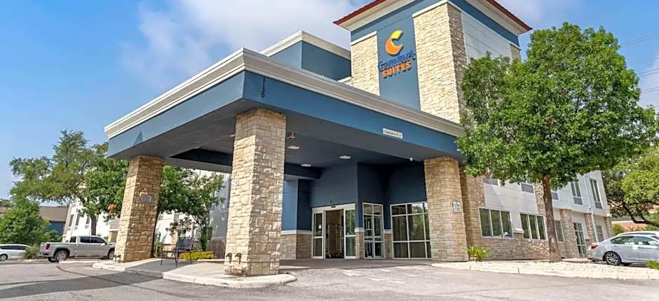 Comfort Suites Medical Center near Six Flags