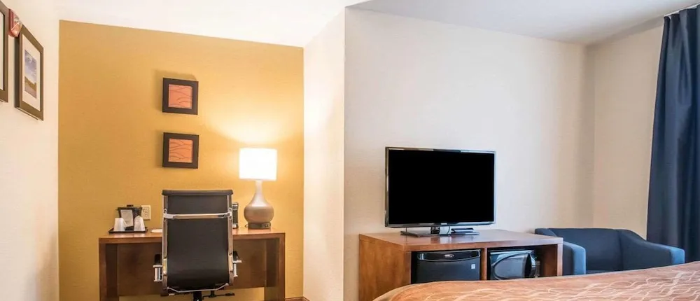 Comfort Inn & Suites Brattleboro I-91