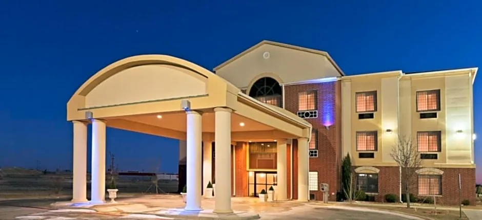 Holiday Inn Express Hotel & Suites Plainview By IHG