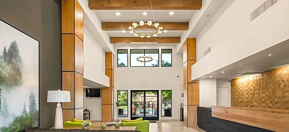 Oxford Suites Redding