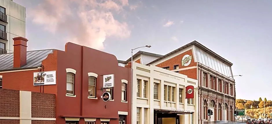 The Old Woolstore Apartment Hotel