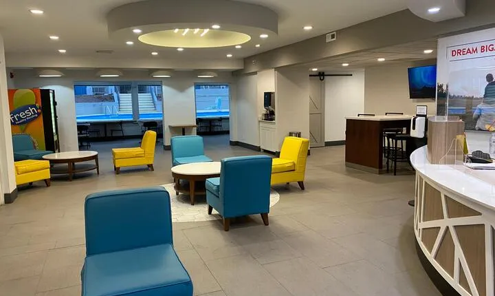 Nashville Airport Inn&Suites