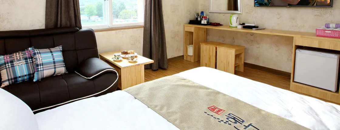 Traum Hotel & Condo