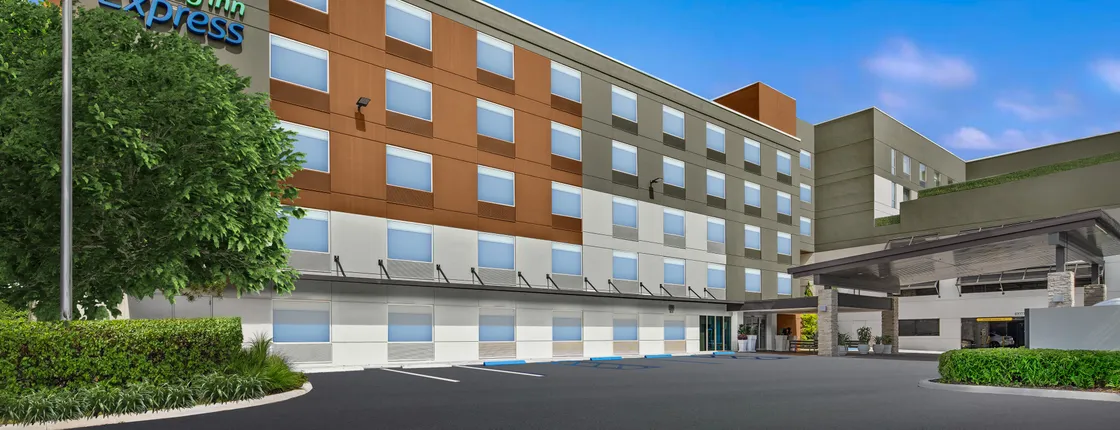 Holiday Inn Exp Cruise Arpt E