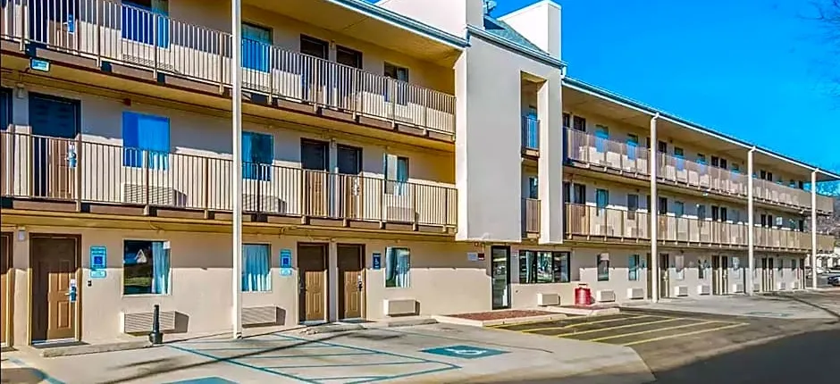 Days Inn by Wyndham Charleston WV