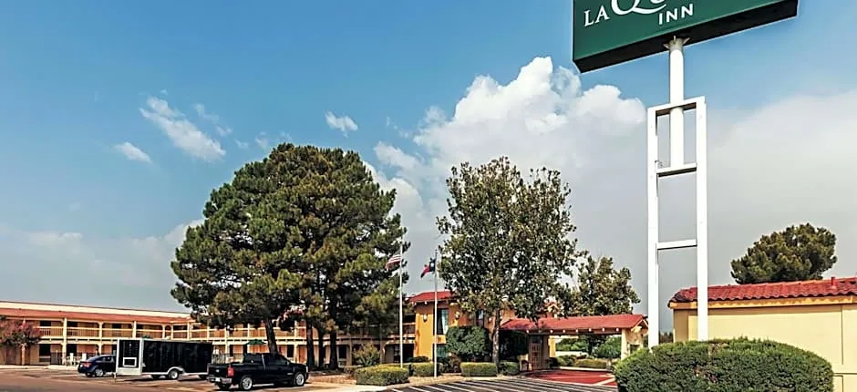 La Quinta Inn & Suites by Wyndham And Conference Center San Angelo